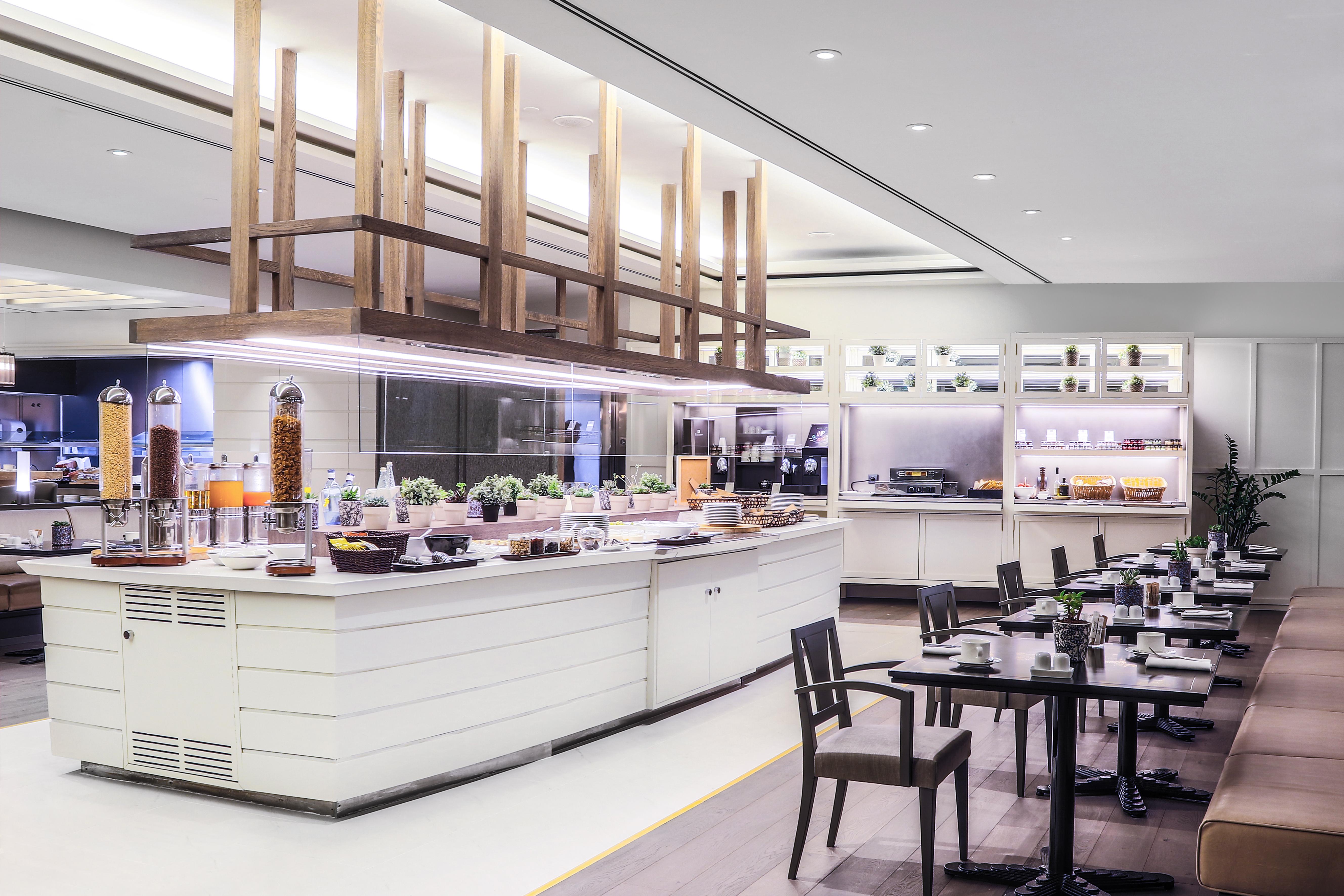 Torre Melina, A Gran Melia Hotel Barcelona Exteriér fotografie The lounge at the airport