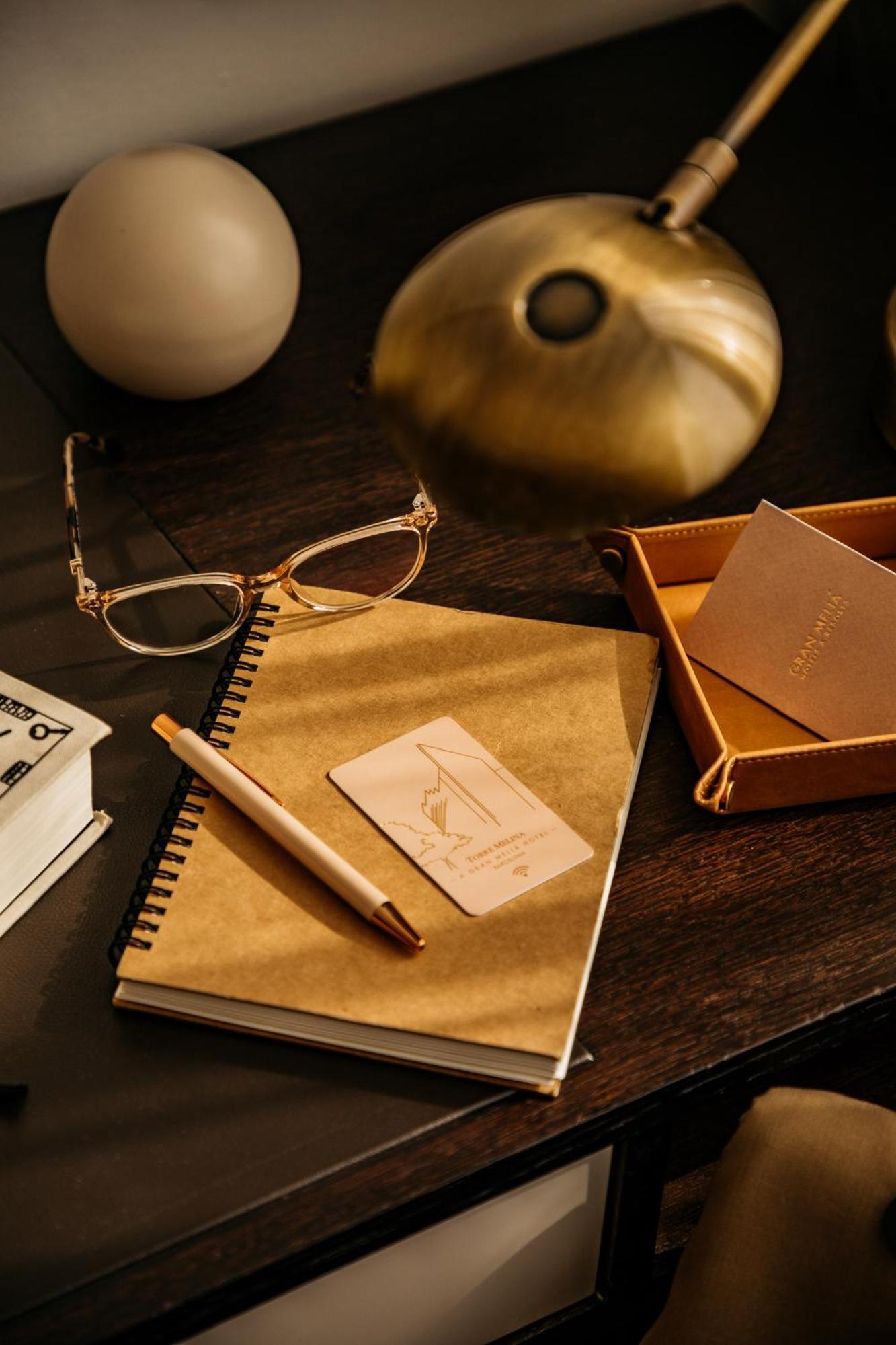 Torre Melina, A Gran Melia Hotel Barcelona Exteriér fotografie The Peninsula's stationery