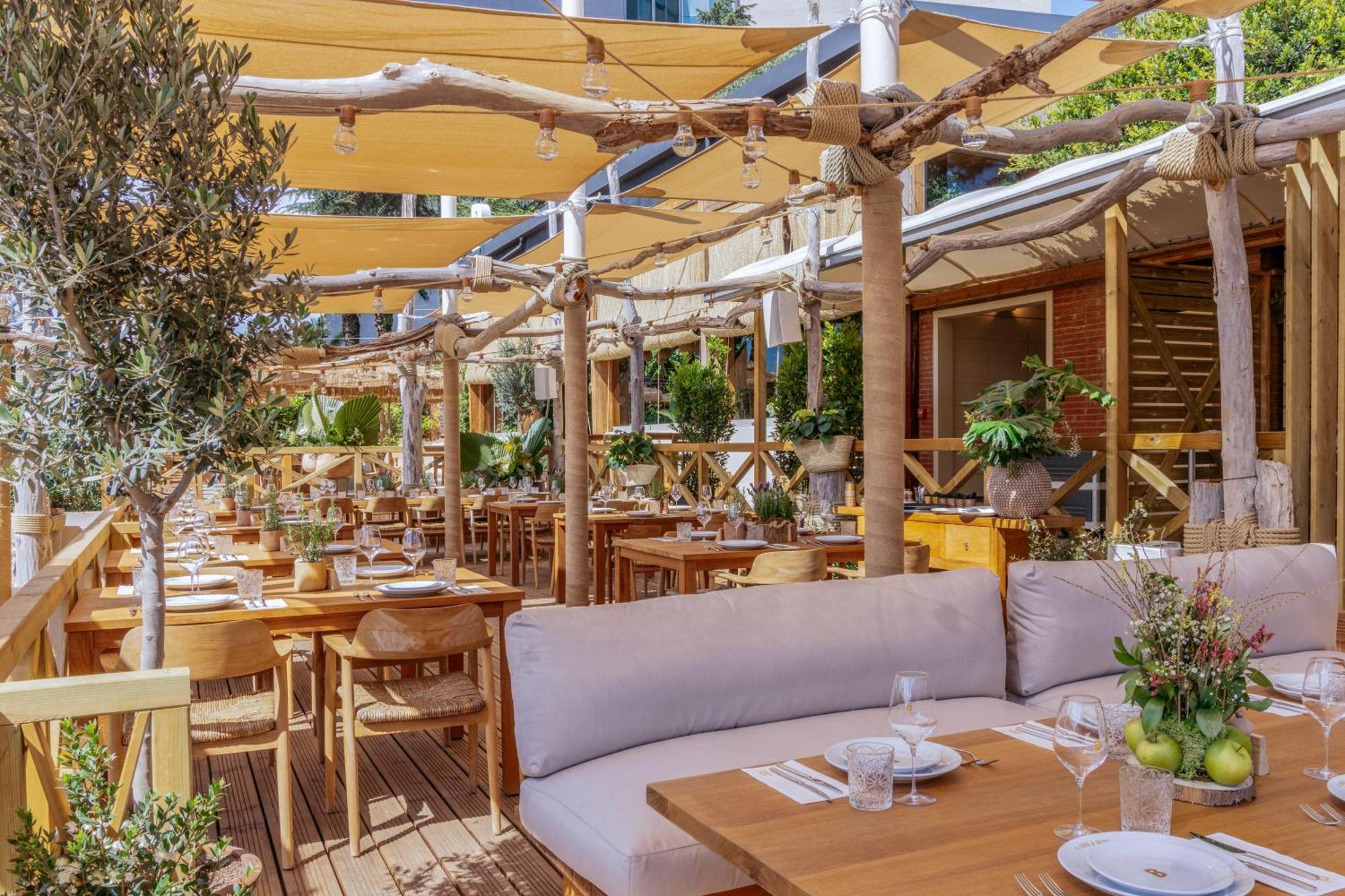 Torre Melina, A Gran Melia Hotel Barcelona Exteriér fotografie The restaurant's terrace