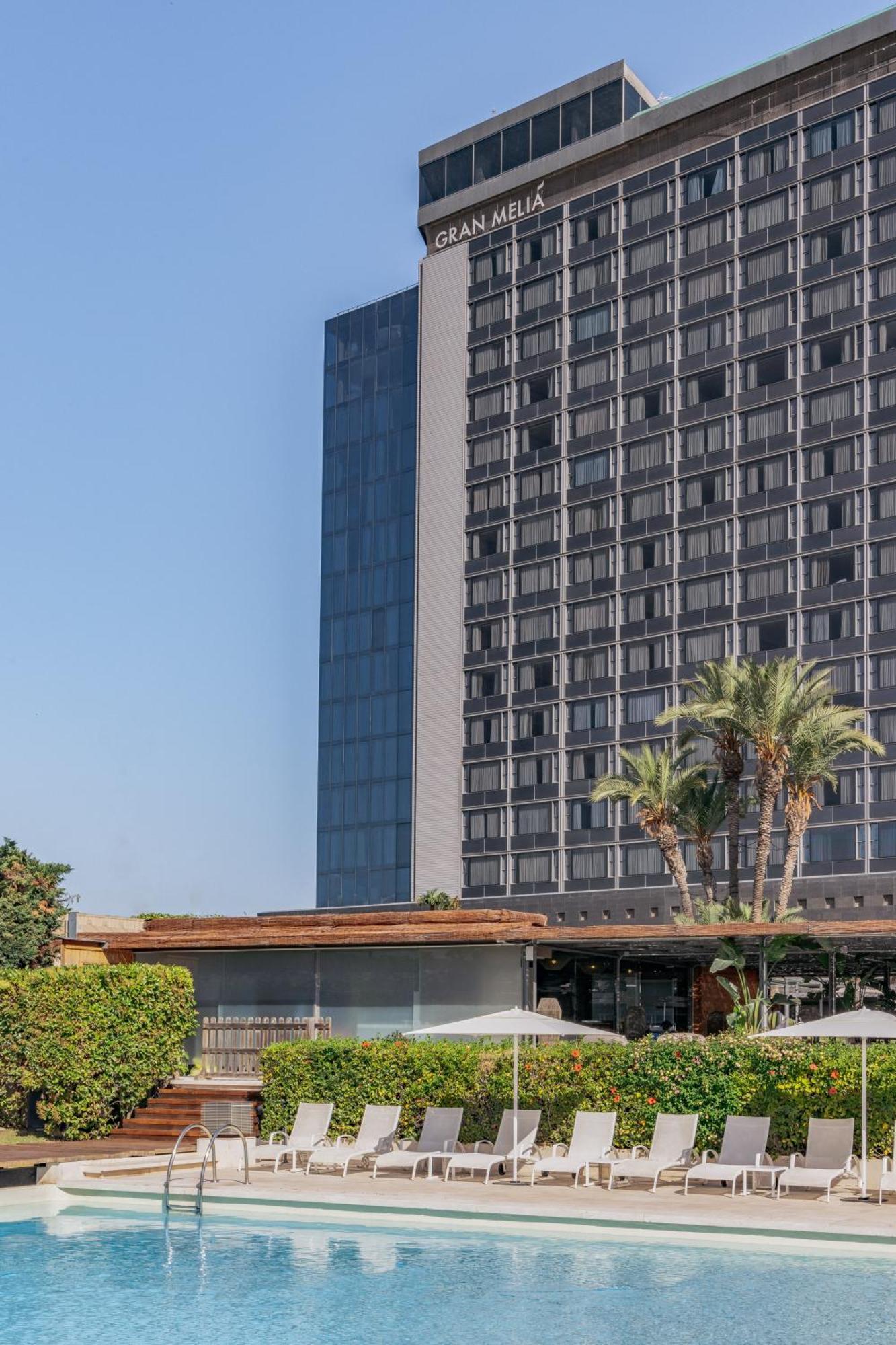Torre Melina, A Gran Melia Hotel Barcelona Exteriér fotografie The hotel's main tower