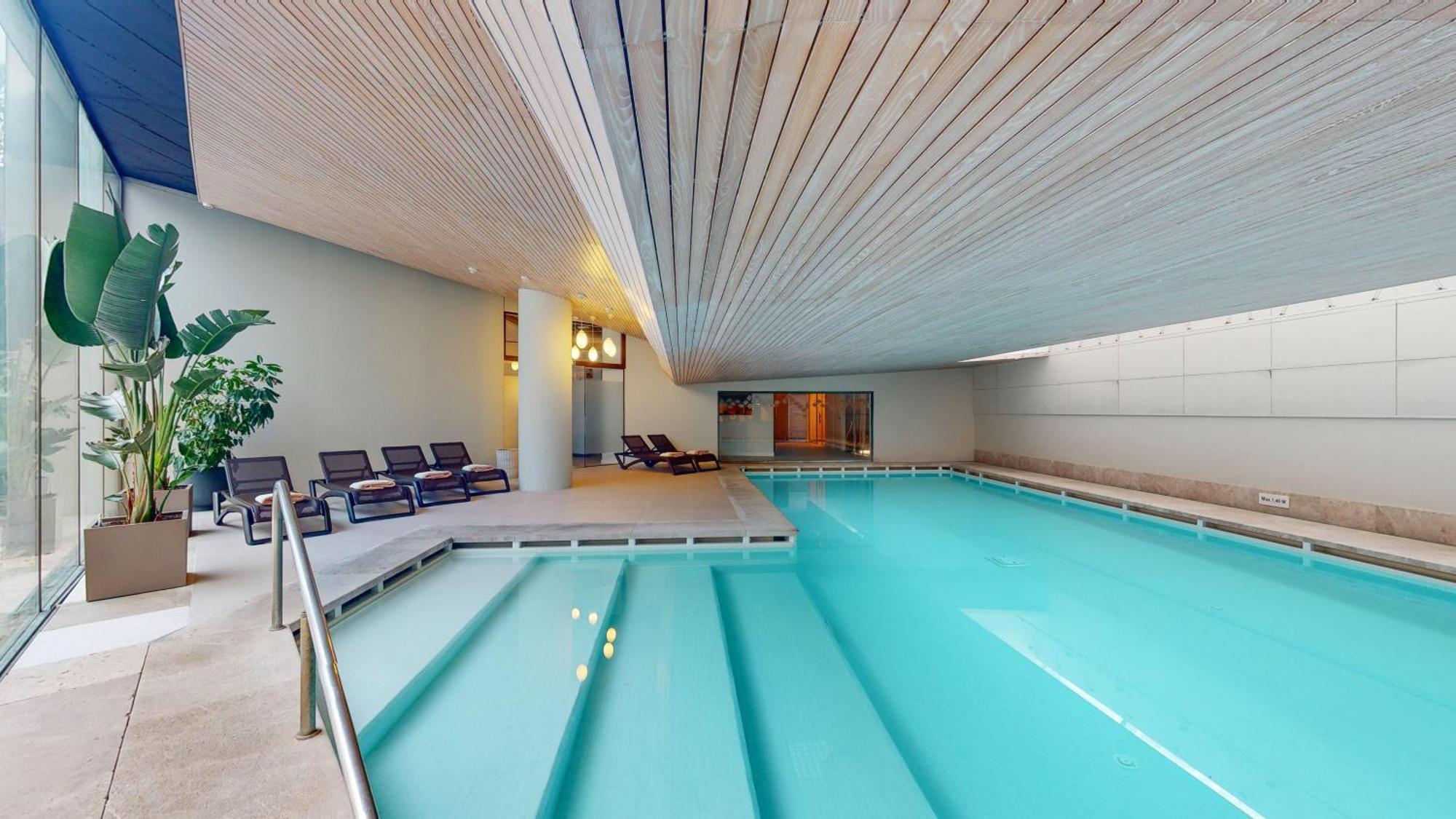 Torre Melina, A Gran Melia Hotel Barcelona Exteriér fotografie The swimming pool at the hotel